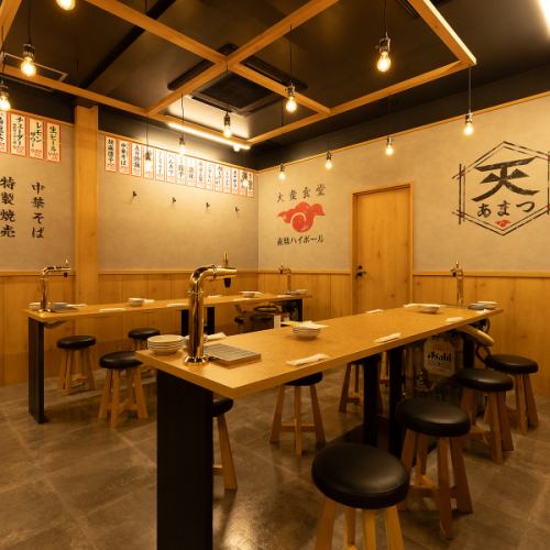 We have two tables for eight people! It's perfect for a quick drink with your colleagues after work. We have a wide variety of gyoza! We have a wide variety of gyoza, including "homemade fried gyoza," "bean sprout gyoza," "kimchi gyoza," "fried gyoza," and "boiled gyoza." Please share with your friends and enjoy the different flavors!