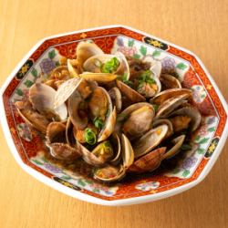 Clams fried with garlic and soy sauce