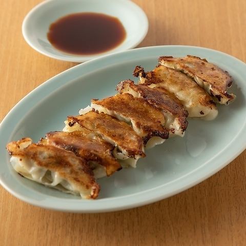 当店の名物！「自家製焼き餃子 7個」