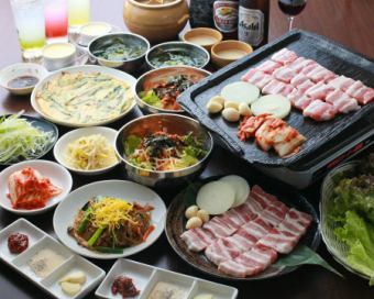 [需預約] 宴會套餐（含無限暢飲）12道菜/7人以上<每人5,000日圓（含稅）>
