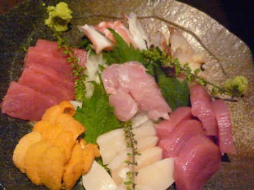 Assorted sashimi