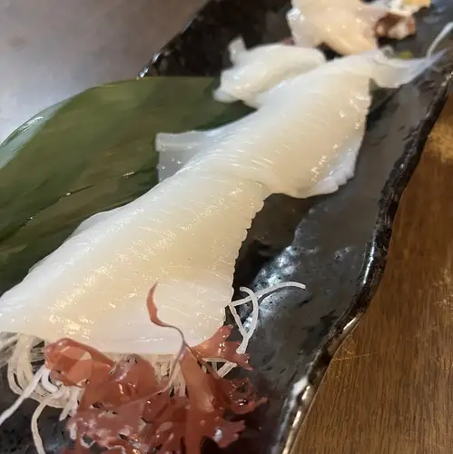 函館産　生真イカの刺身