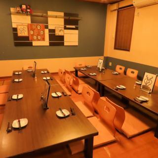 【最大22名様までOK！宴会利用に最適な広々空間】こちらのお席は22名様まで利用が可能ですので、大規模な宴会利用におすすめです。広々空間で、会社イベントや親族の集まりなどさまざまなシーンに◎ぜひご利用ください。