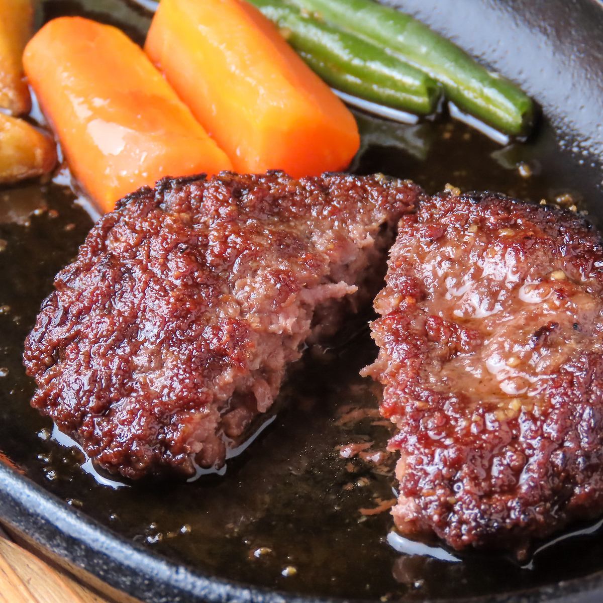 鹿肉を使用した串焼きやカツなどのジビエ料理をご賞味ください！