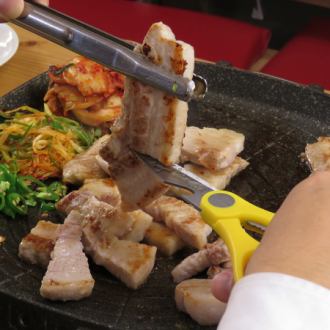 貸切宴会は飲み放題付コースがおすすめ。ご相談も承りますのでお気軽にご連絡ください。