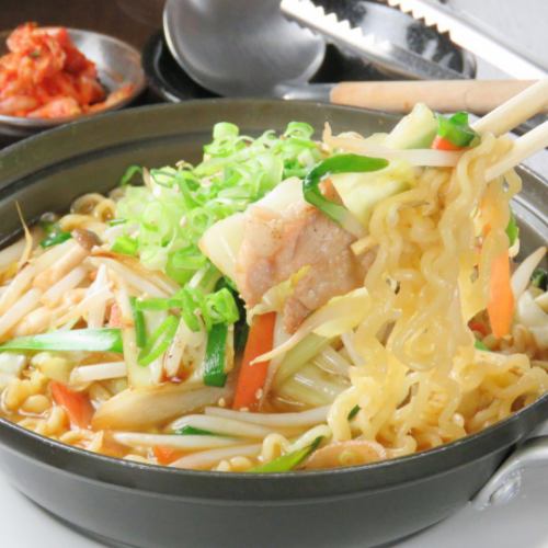 野菜たっぷり鍋焼辛ラーメン
