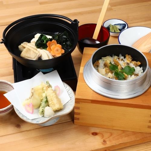 [Spring Recommendation] Clam and bamboo shoot rice pot and Shimanto chicken young bamboo pot