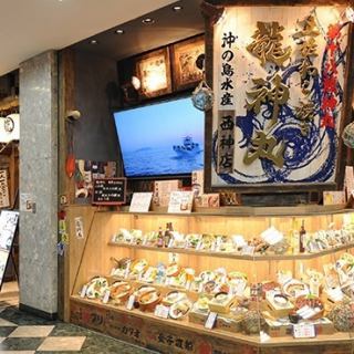 店前にずらりと並んだ土佐の名物料理！メニューを見ているだけで涎が止まりません。