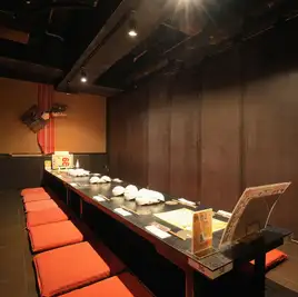 회사 연회에도 딱 맞는 파고타츠석.천천히 다리를 뻗어 차분하고 편히 받을 수 있는 파고다츠석은 연회에 딱.살롱의 호리타타석을 안내하겠습니다.10분~15분석입니다.또한 연회에 최적인 음료 무제한의 다양한 장면에 맞는 코스를 다수 준비하고 있습니다.