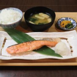 厚切り銀鮭定食