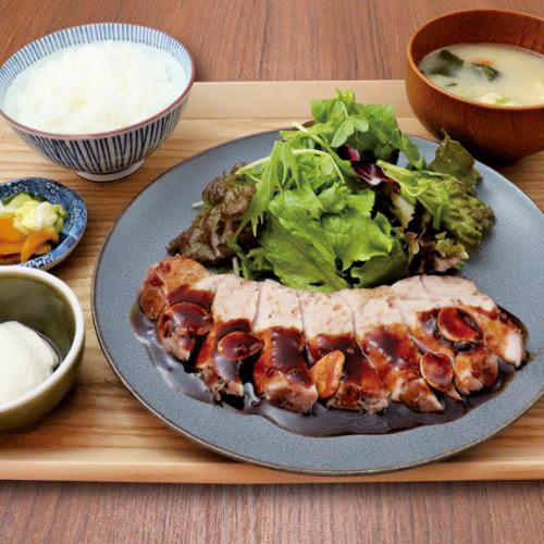 和くらのとんてき定食