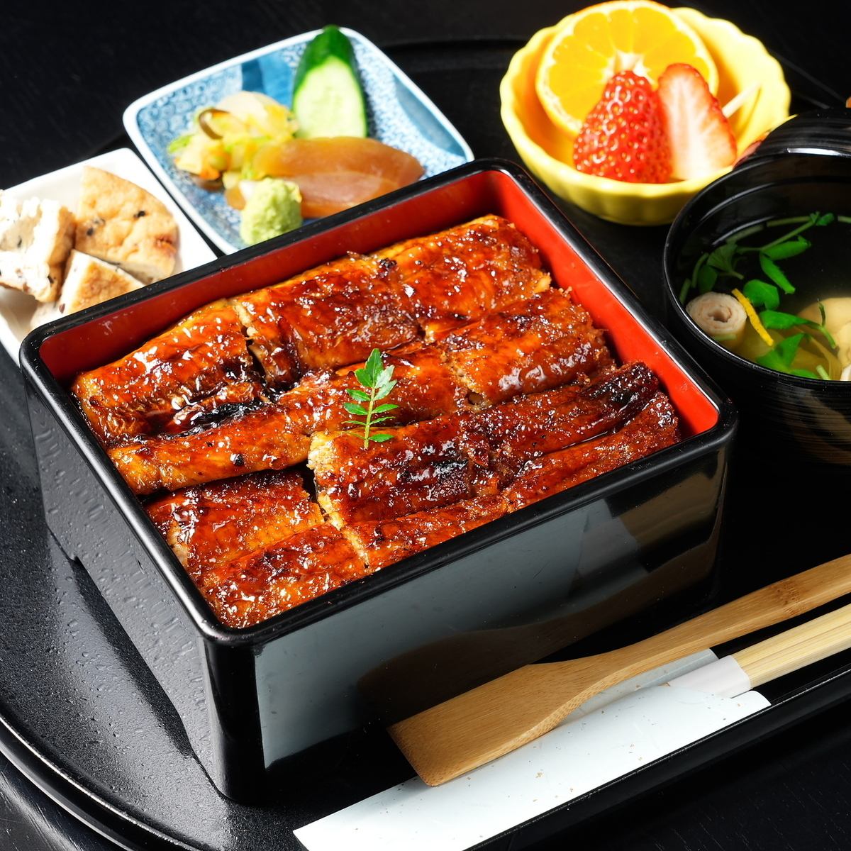 うなぎ専門店のうな重を贅沢に楽しむ♪
