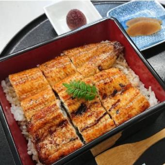 【男性人気No.1】鰻1本を職人が香ばしく焼き上げた自慢の一品。うな重4500円(税込)