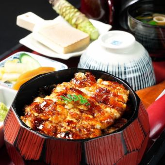 [Most popular among women] Authentic Hitsumabushi made with a whole eel for 4,800 yen (tax included)