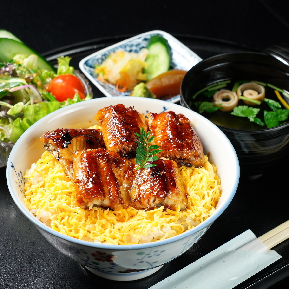 【女性人気No.2】錦糸卵と鰻の旨味を堪能。うな丼3000円(税込) | 玄白 げんぱく