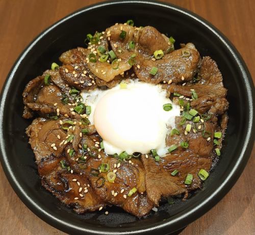 Kagoshima Black Pork! Charcoal-grilled specialties! Pork rice bowl, a specialty of Tokachi, Hokkaido