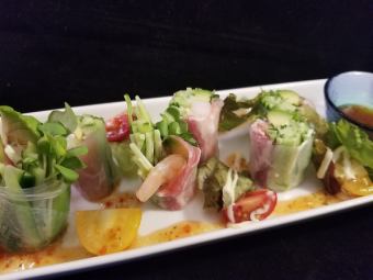 Shrimp, ham and avocado spring rolls