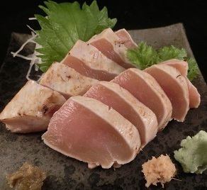 Seared local chicken with ponzu sauce / Grilled local chicken sashimi