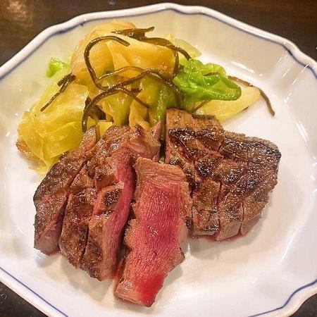 【厚切り牛タン】本格炭焼き！肉の旨みが口のなかに広がる逸品です♪