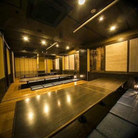 【全席完全個室】駅より3分！宴会・ご接待にぴったり！全席個室の隠れ家空間で当店自慢の料理と美酒をご堪能下さい！最大72名での宴会が可能な大型個室や、少人数での利用も可能な個室など、人数と利用シーンにあわせて個室へご案内させて頂きます！ 