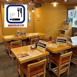 【人数に合わせてご利用できるテーブル席】マルミヤ酒場がついにOPEN！気取らない雰囲気の店内は居心地◎！友人との飲み会やサク飲みにもぴったり★カジュアルな宴会・飲み会におすすめです！全席喫煙可能となりますので、紙巻たばこ・電子タバコ共にお席で喫煙もOK！