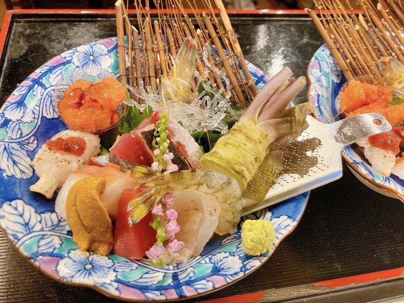 Extremely fresh! Served in a way that you can enjoy it because it's so fresh♪ [Assorted Sashimi]