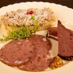 一份包含三種野味的什錦拼盤（1人份）