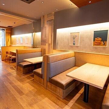 ゆっくりと寛ぎながら料理や会話を楽しめます◎