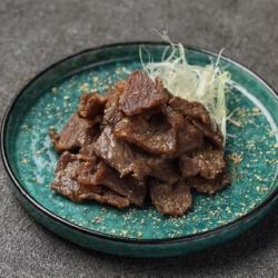 Stir-fried beef cheek with salt