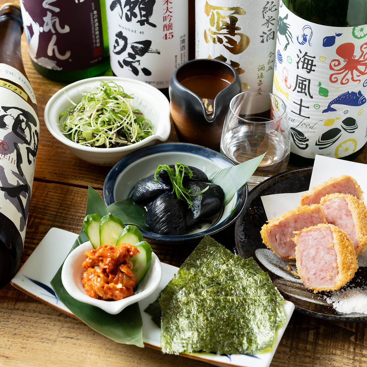 可以品尝到使用日本酒、鲜鱼、时令蔬菜以及严格挑选的食材制成的精美御坂菜的居酒屋。