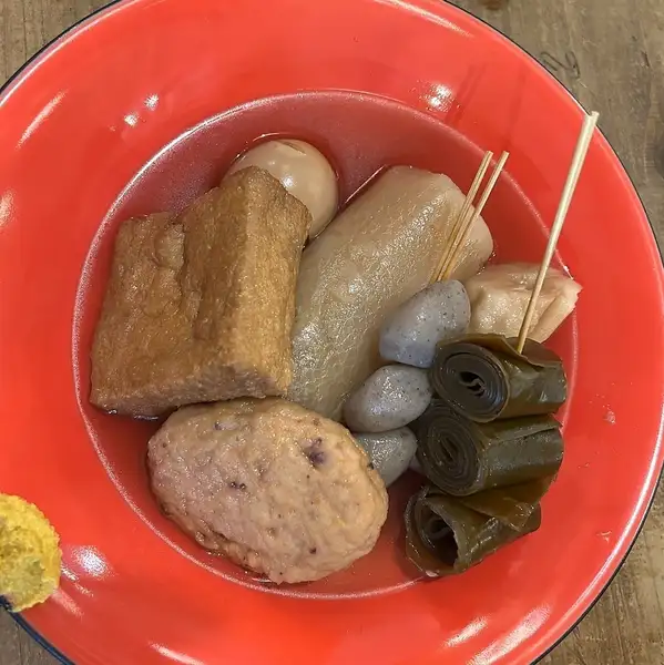 当地酒吧的什锦关东煮（3/5/7 种）