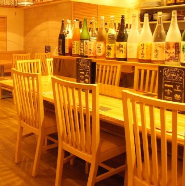 【会社帰りに一杯】藤沢『カブリオ』綺麗なテーブル席とカウンター席合わせて全27席。貸切でのご利用も大好評です♪最大で30名様までＯＫ☆ゆったりとした大人の空間で宴会をお楽しみいただけます♪貸切宴会の銘酒特典も好評です！※現在ランチタイムは6名様～ディナータイムは20名様からコースとセットで貸切受付中。
