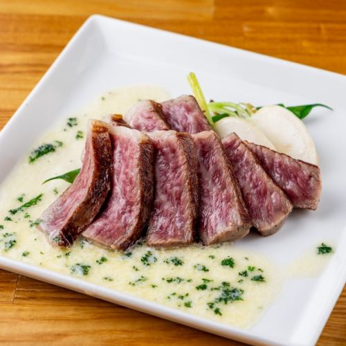 黒毛和牛赤身肉のステーキ ブルーチーズソース