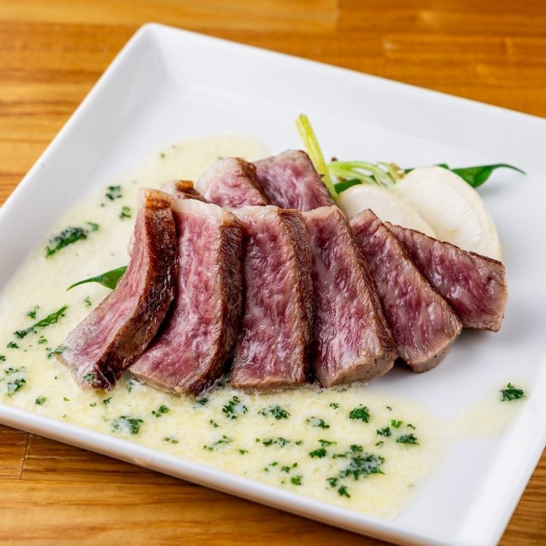 黒毛和牛赤身肉のステーキ ブルーチーズソース