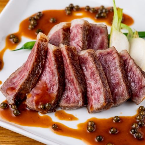 黒毛和牛赤身肉のステーキ グリーンペッパーソース