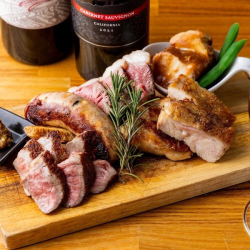 厳選した黒毛和牛やお肉の盛り合わせも大人気！