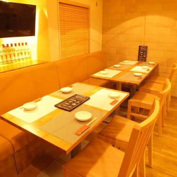 藤沢駅徒歩2分の好立地。ビル3階の落ち着いた空間です。会社宴会や歓迎会・送迎会はもちろん、女子会や誕生日会などのプライベートなパーティーにも人気。ランチは8～30名様、コースと貸切セットで承っております。ランチ限定で飲み放題のお時間を+30分する特典も。料理の好みやアレルギーも対応いたします。