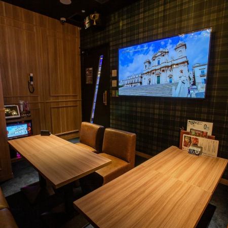 【個室】プライベートな時間を大切にしたい方に◎ゆったりとお過ごしいただける＜カラオケ完備＞の個室をご用意しております。当店自慢料理やお酒を片手にカラオケも楽しめる特別な空間をお楽しみ下さい！