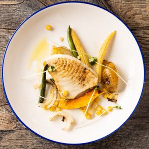 白身魚のステーキと野菜のグリルプレート