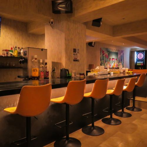 【お一人様も歓迎】上質なカウンター席でお酒をお楽しみください。