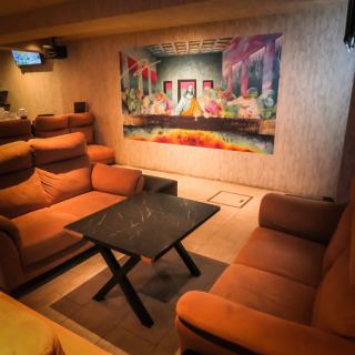 上質な座り心地のソファ席