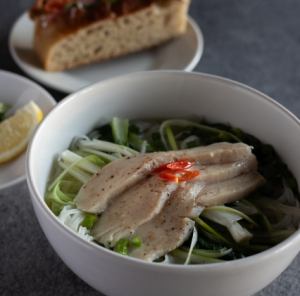 しっとりチキンと生野菜のフォー