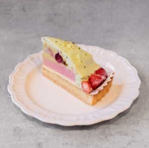 いちごとピスタチオのムースタルト
