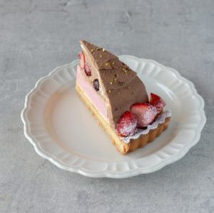 いちごとチョコのムースタルト