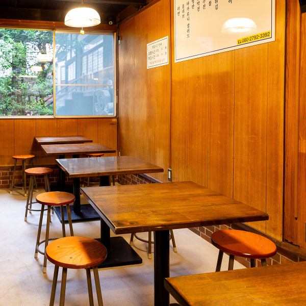 ご友人とのランチや仕事帰りの1杯に、当店をご利用ください♪気さくなスタッフもおりますので、お一人様でのご利用にも最適です！ご友人同士でのご宴会や飲み直し、ご夫婦でのご夕食など、様々なシーンでご活用ください♪