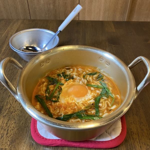 旨辛韓国ラーメン