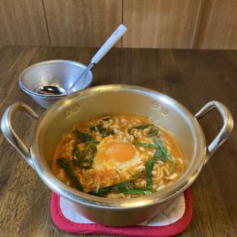 旨辛韓国ラーメン