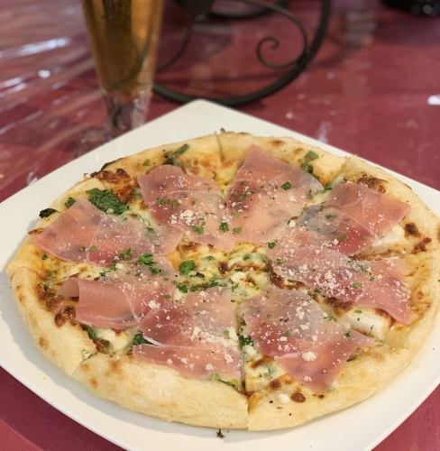 滝野川カブと生ハムのピッツア