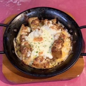 玉子のせ！手作りパンの焼きカレー