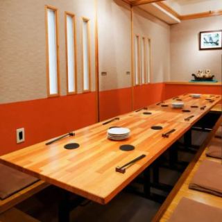 ＜12名様＞大人数での宴会にぴったりな広々とした掘りごたつ席♪木のぬくもりに包まれた店内は、心地よい雰囲気が広がっています！綺麗で清潔感のある空間で、ゆったりとしたくつろぎのひとときをお過ごしいただけます！